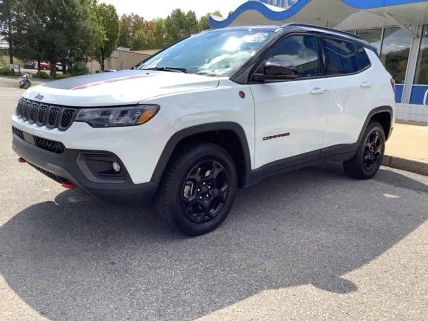 2024 Jeep Compass Trailhawk photo 1