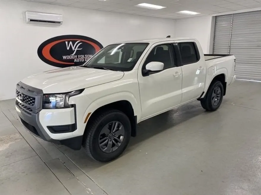 2025 Nissan Frontier Crew Cab SV photo 1