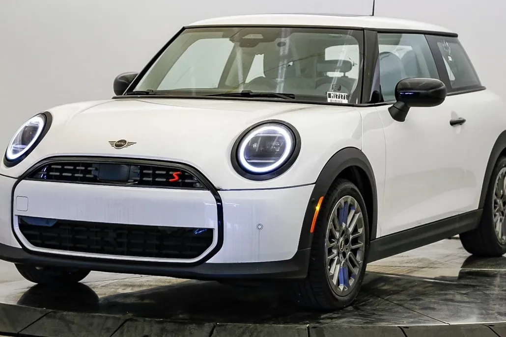 2025 Mini Cooper Signature photo 1
