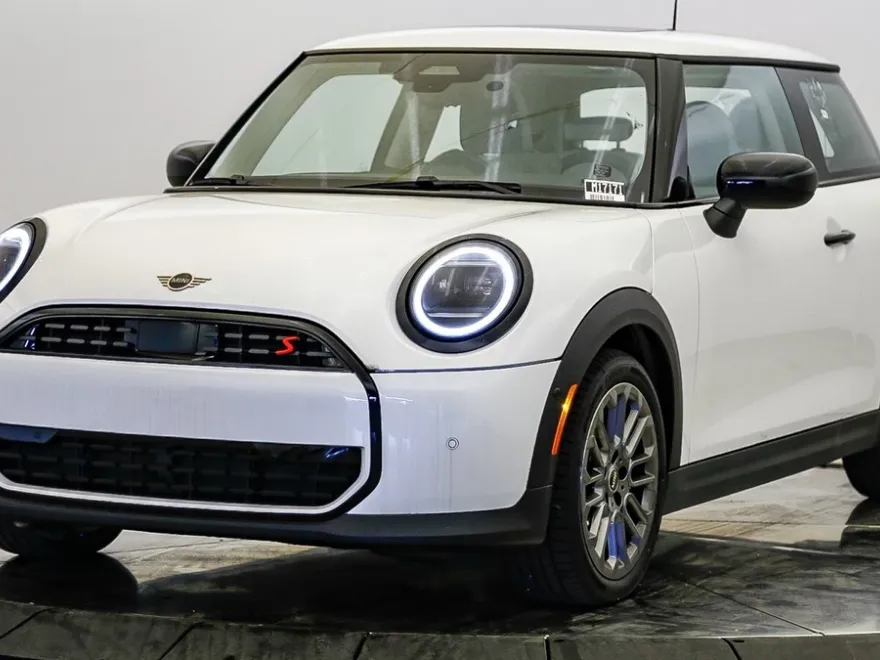 2025 Mini Cooper Signature photo 1
