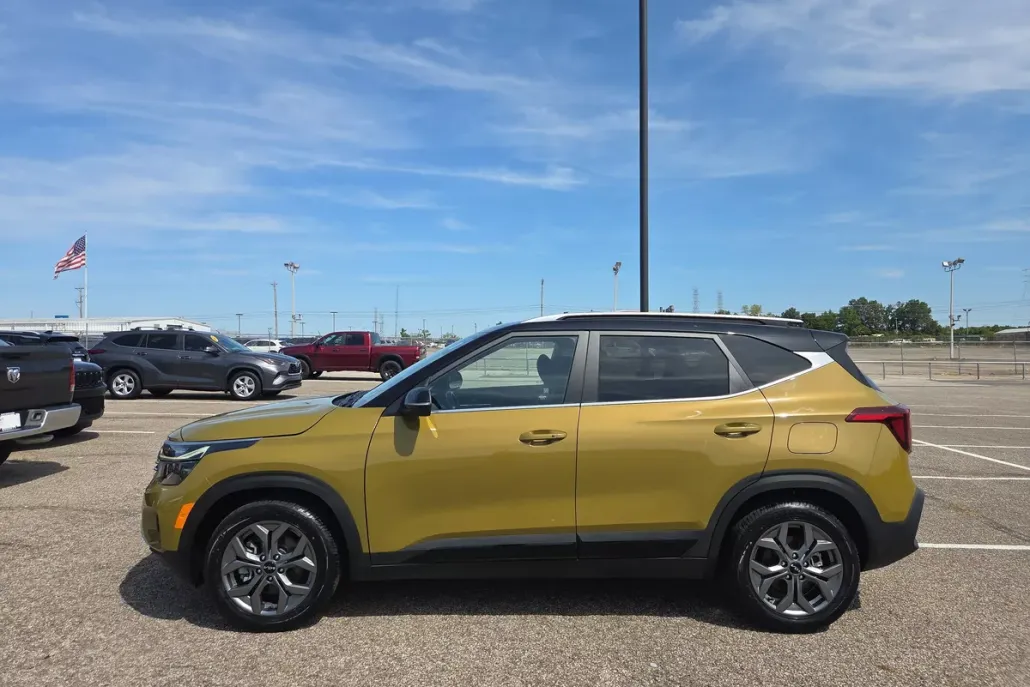 2024 Kia Seltos S photo 1