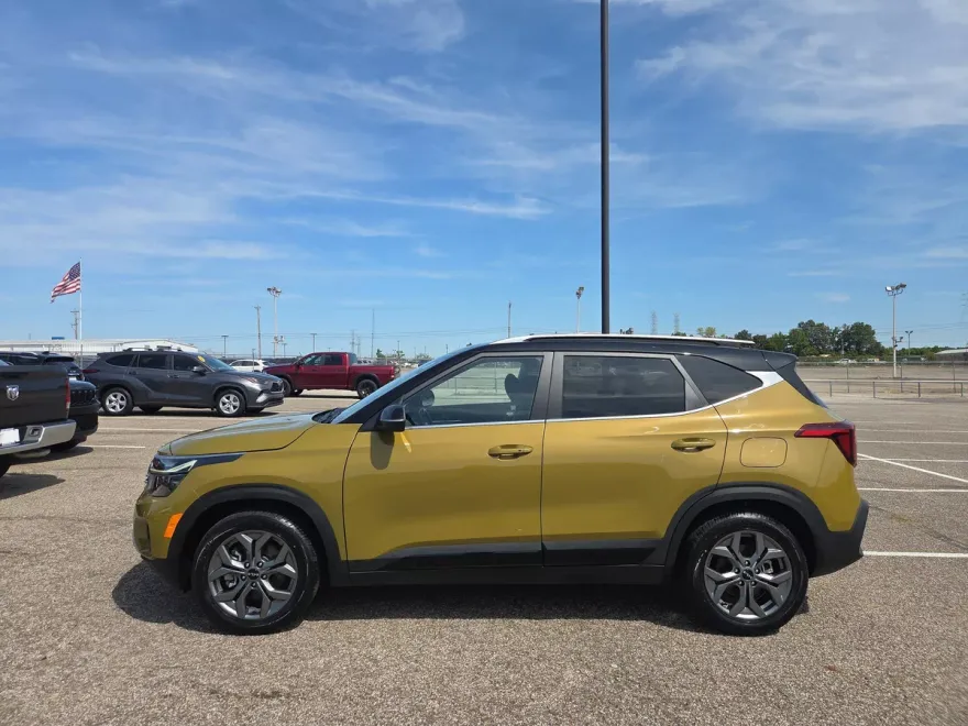 2024 Kia Seltos S photo 1