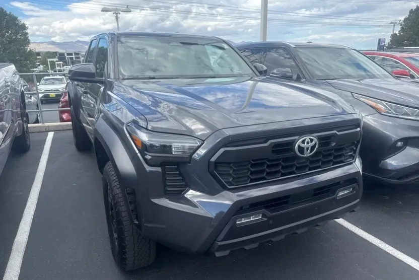 2024 Toyota Tacoma photo 1