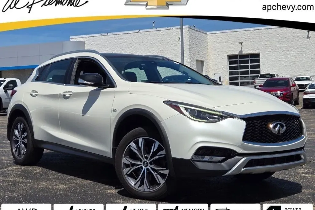 2018 Infiniti QX30 Premium photo 1