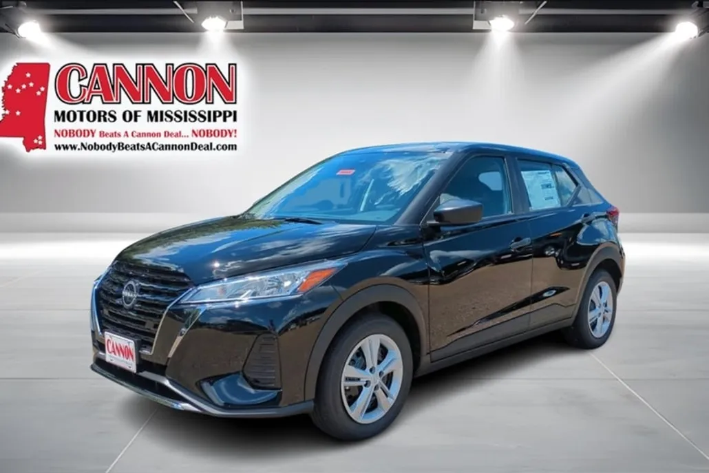 2025 Nissan Kicks Play S photo 1