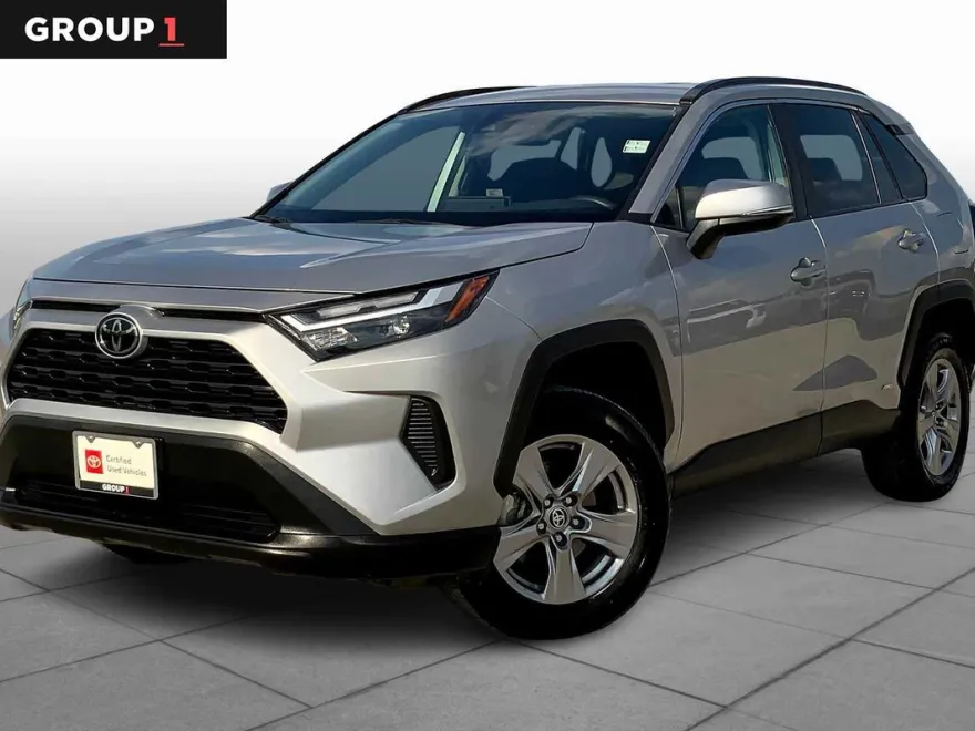 2025 Toyota RAV4 Hybrid XLE photo 1