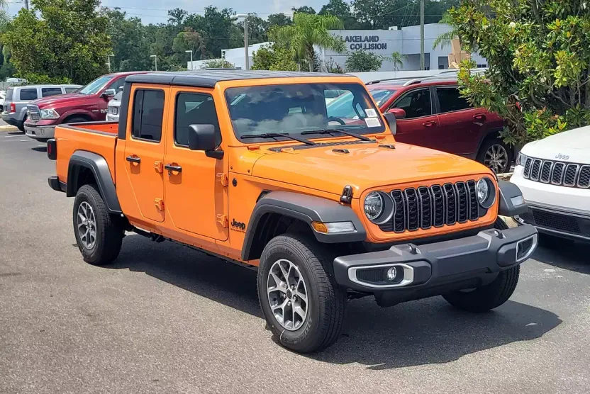 2025 Jeep Gladiator Sport S photo 1