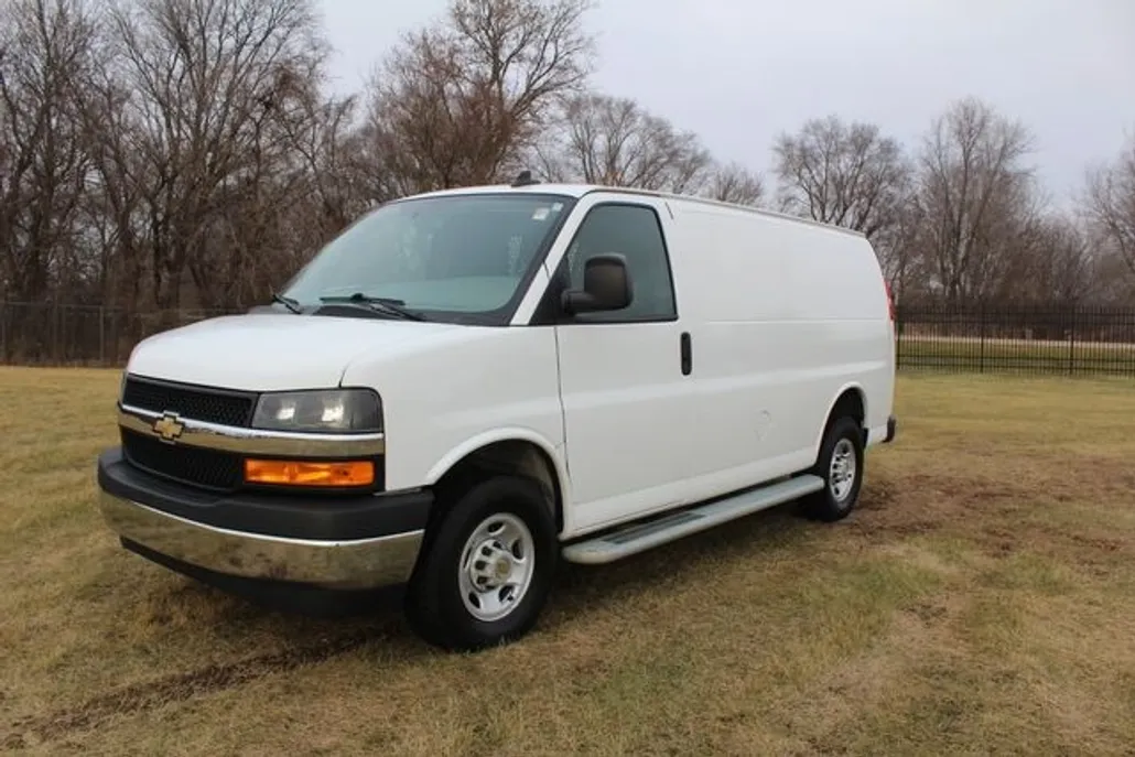 2022 Chevrolet Express 2500 photo 1