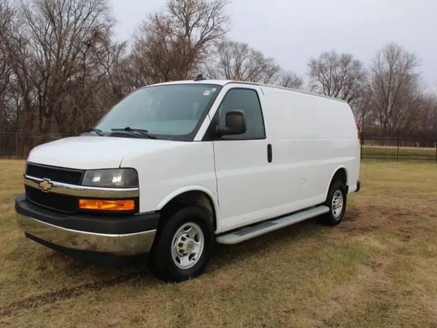 2022 Chevrolet Express 2500 photo 1