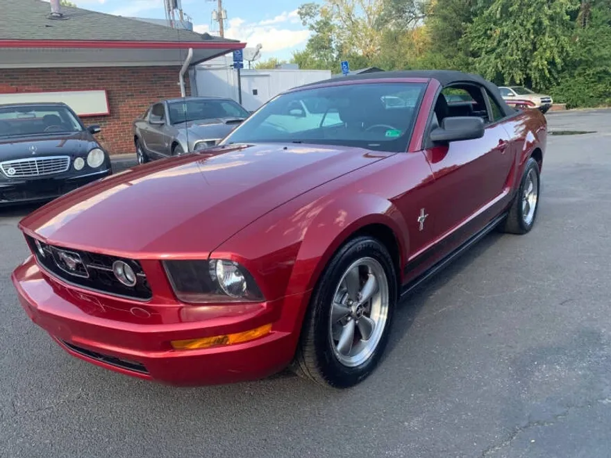 2006 Ford Mustang V6 photo 1