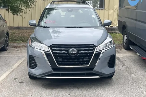 2022 Nissan Kicks SV photo 2