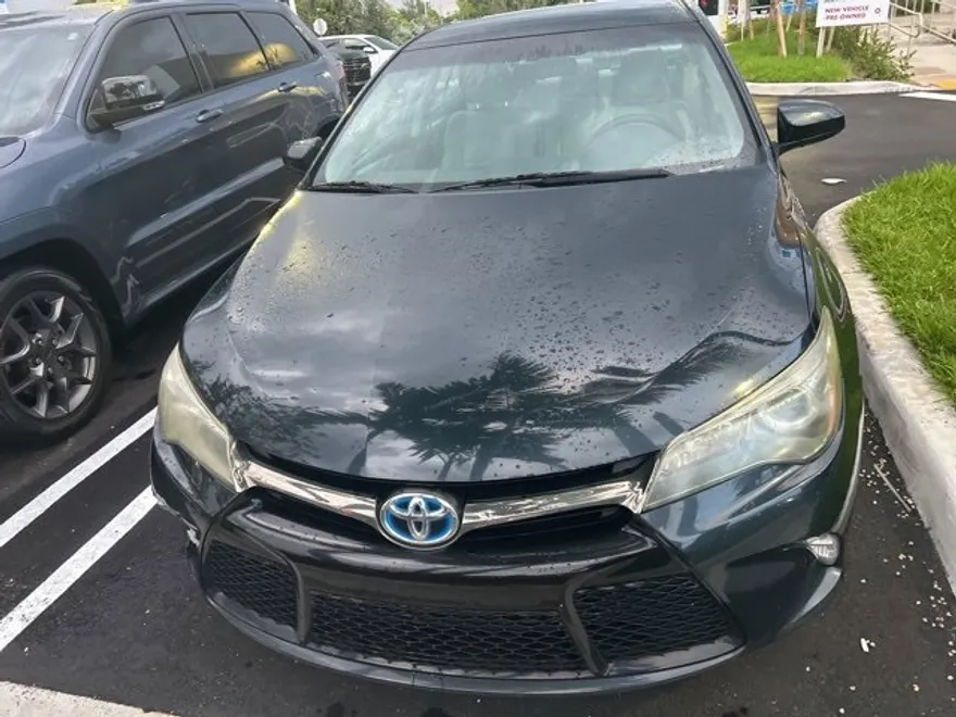 2015 Toyota Camry Hybrid LE photo 1
