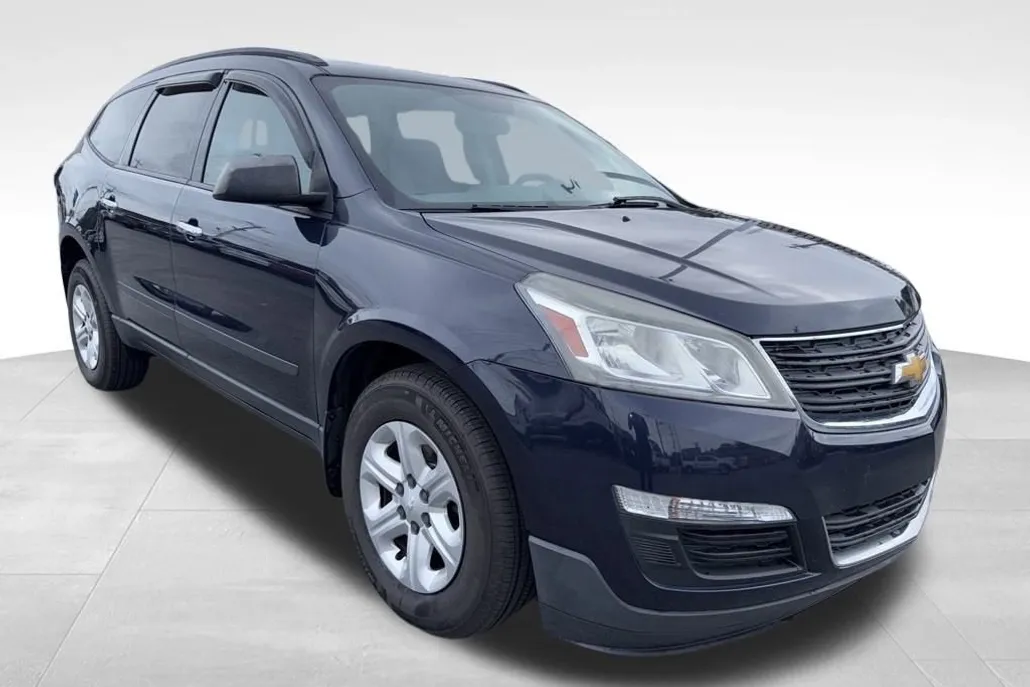 2015 Chevrolet Traverse LS photo 1
