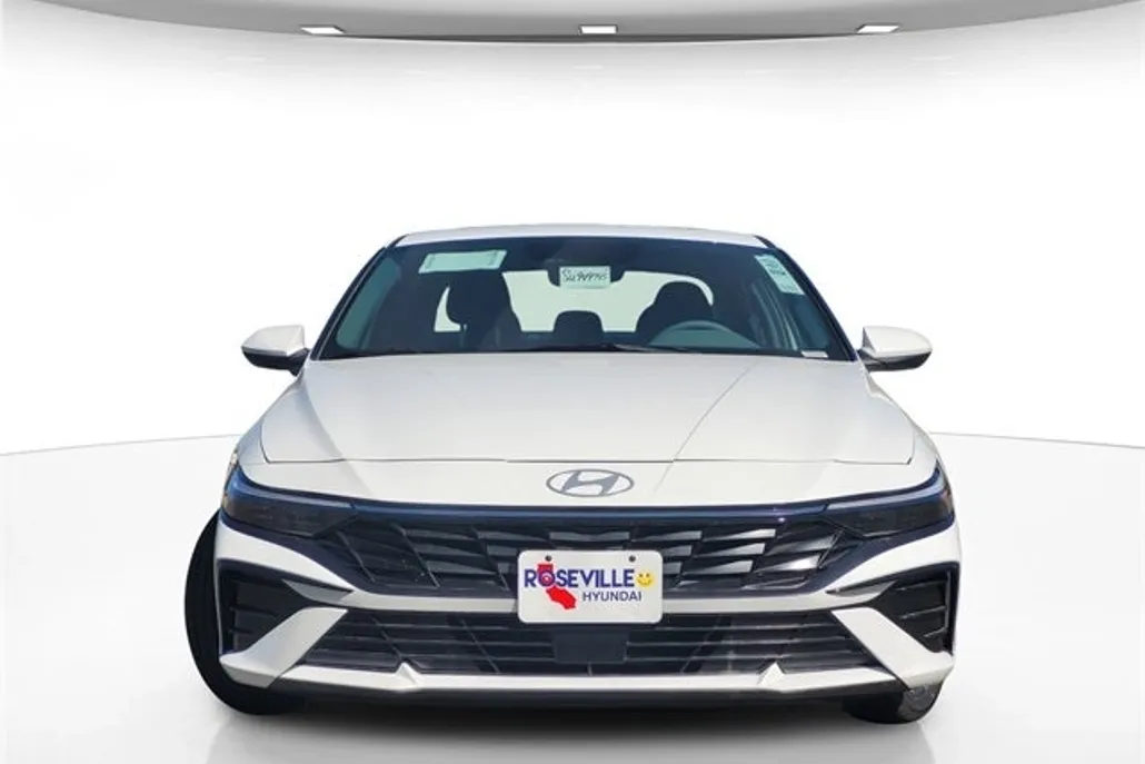 2025 Hyundai Elantra SEL Convenience photo 1