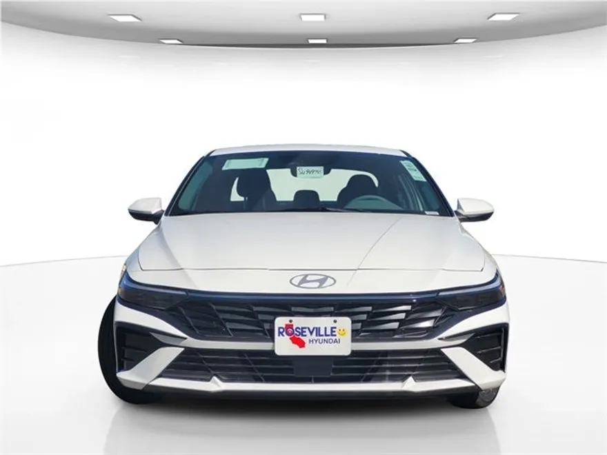 2025 Hyundai Elantra SEL Convenience photo 1
