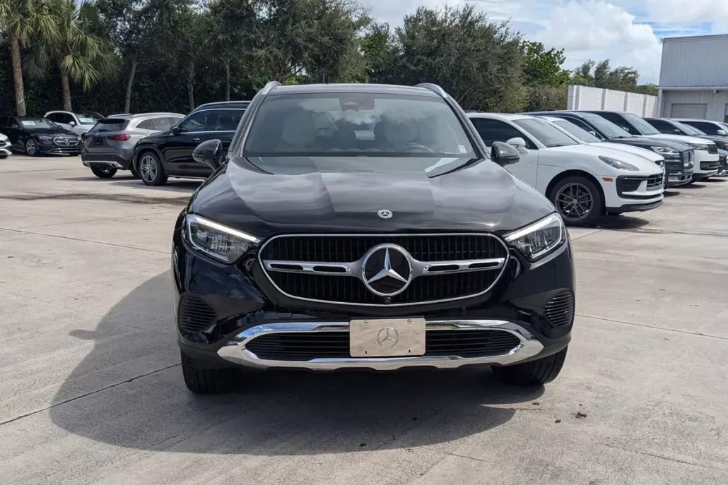 2023 Mercedes Benz GLC 300 photo 1