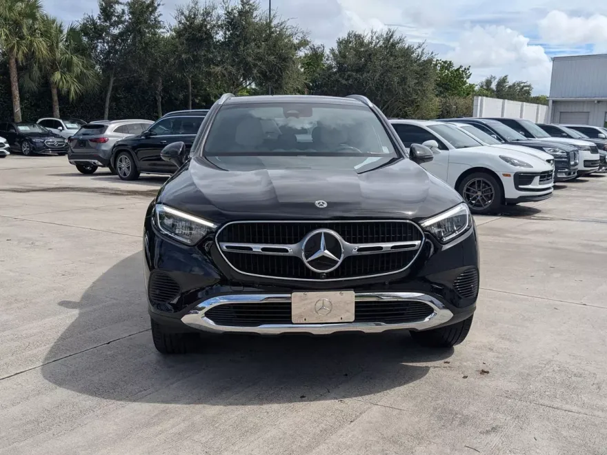 2023 Mercedes Benz GLC 300 photo 1