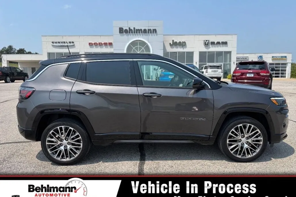 2023 Jeep Compass Limited photo 1