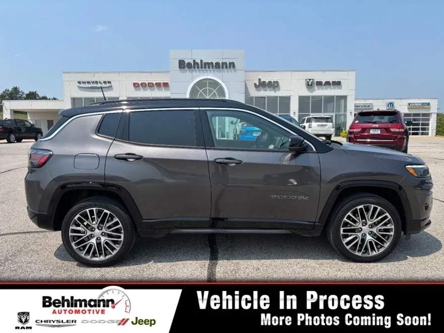 2023 Jeep Compass Limited photo 1