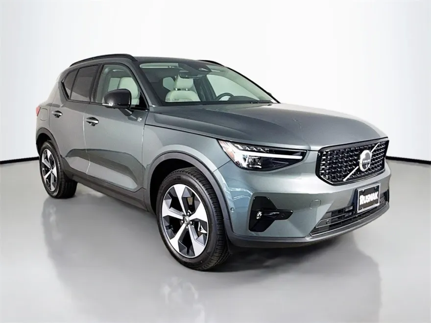 2026 Volvo XC40 Plus photo 1