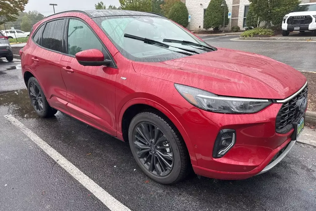 2023 Ford Escape Hybrid ST-Line Elite photo 1