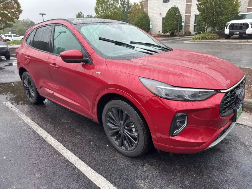 2023 Ford Escape Hybrid ST-Line Elite photo 1