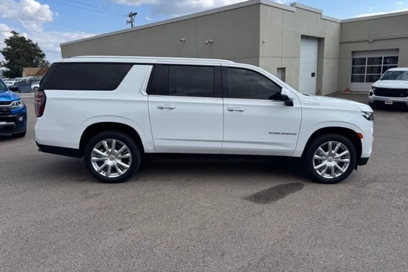 2021 Chevrolet Suburban High Country photo 1
