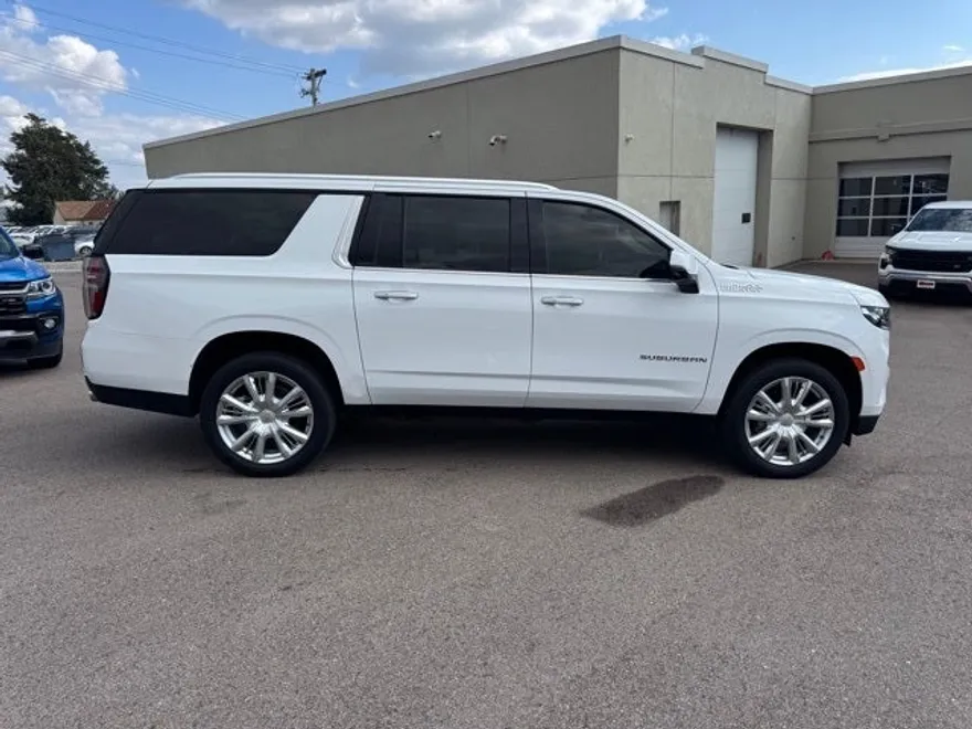 2021 Chevrolet Suburban High Country photo 1