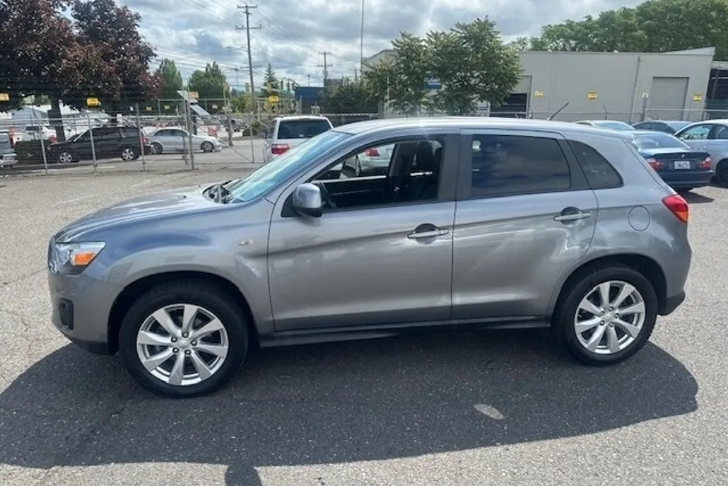 2014 Mitsubishi Outlander Sport ES photo 1