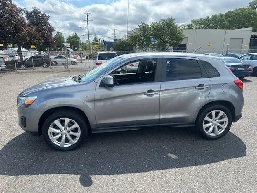 2014 Mitsubishi Outlander Sport ES photo 1