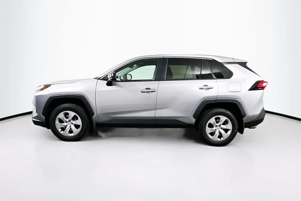 2024 Toyota RAV4 LE photo 1