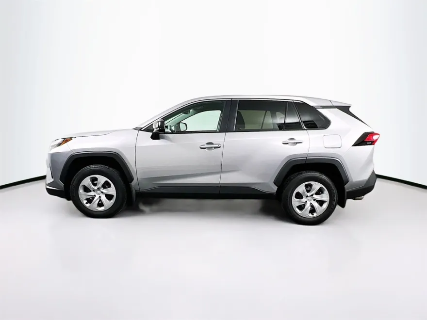 2024 Toyota RAV4 LE photo 1