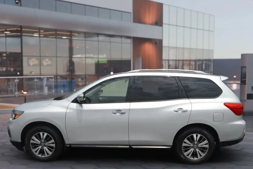 2018 Nissan Pathfinder photo 1