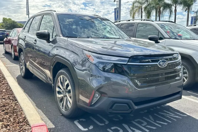 2025 Subaru Forester Touring photo 1