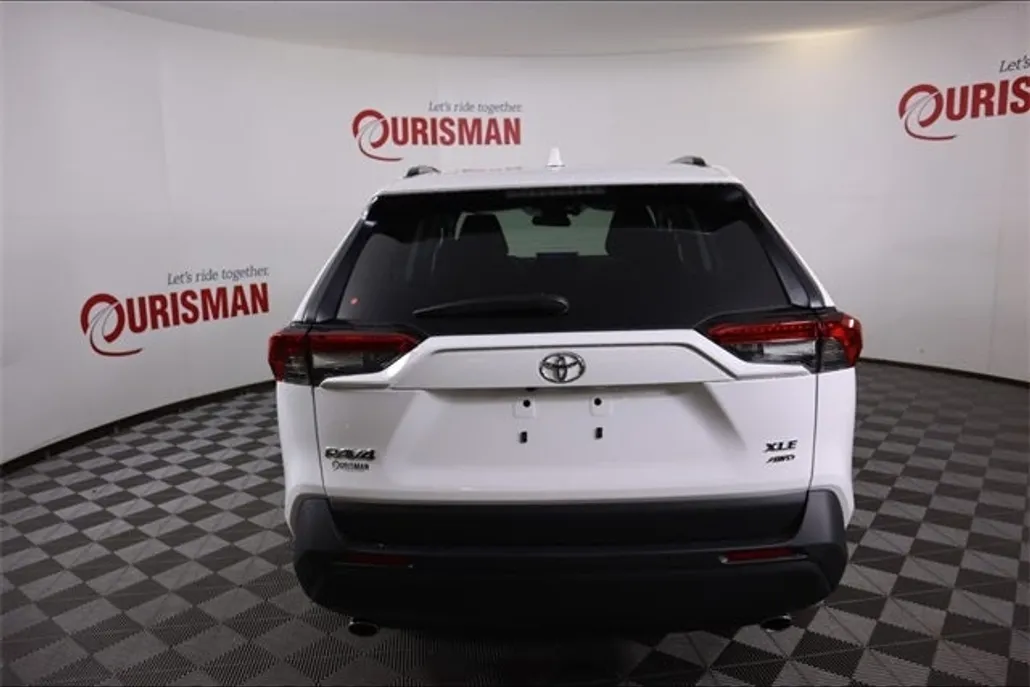 2025 Toyota RAV4 XLE photo 1