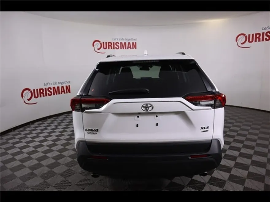 2025 Toyota RAV4 XLE photo 1