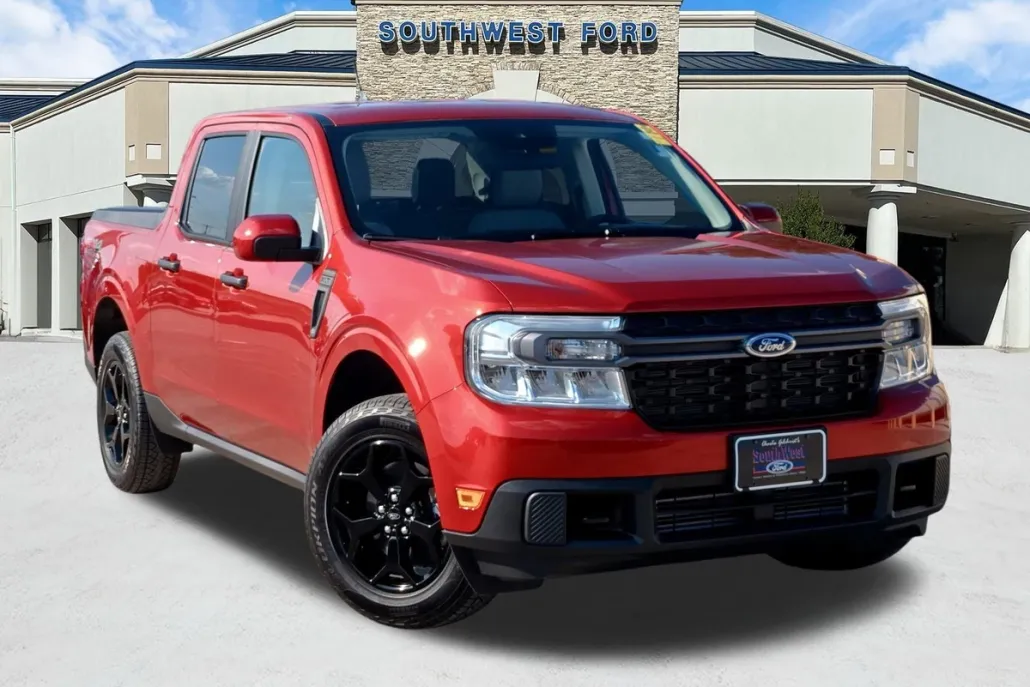 2023 Ford Maverick XLT photo 1