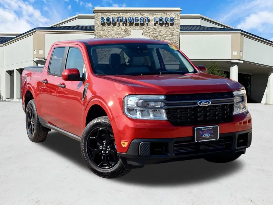 2023 Ford Maverick XLT photo 1
