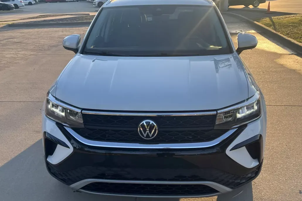 2022 Volkswagen Taos SE photo 1