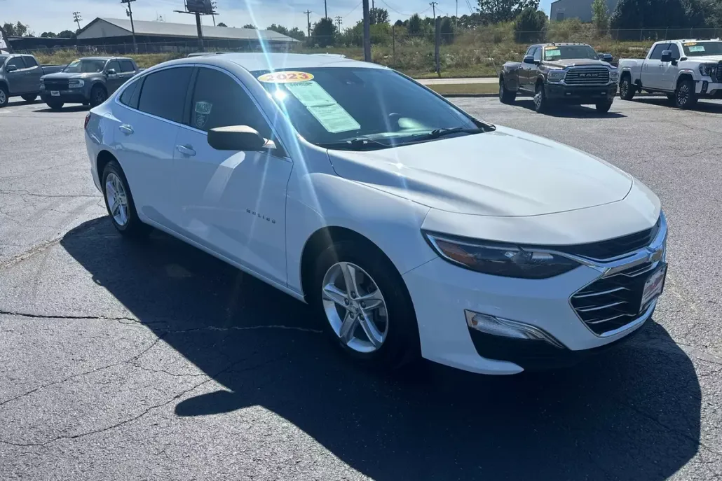 2023 Chevrolet Malibu LS photo 1