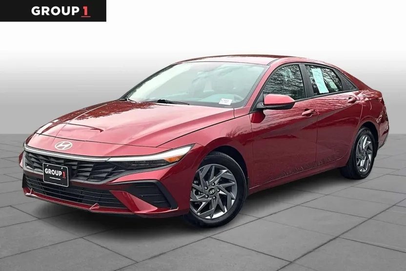 2024 Hyundai Elantra SEL photo 1