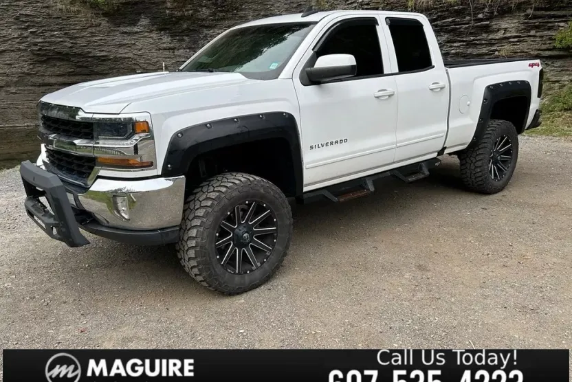 2018 Chevrolet Silverado 1500 LT photo 1