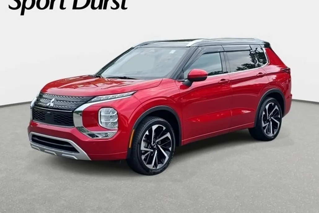 2024 Mitsubishi Outlander SEL photo 1