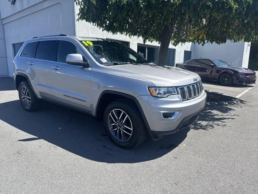 2019 Jeep Grand Cherokee Laredo E photo 1
