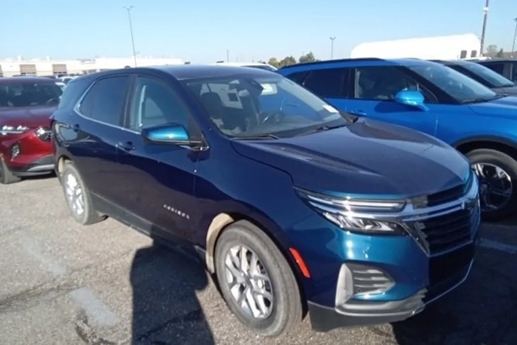 2022 Chevrolet Equinox LT photo 1