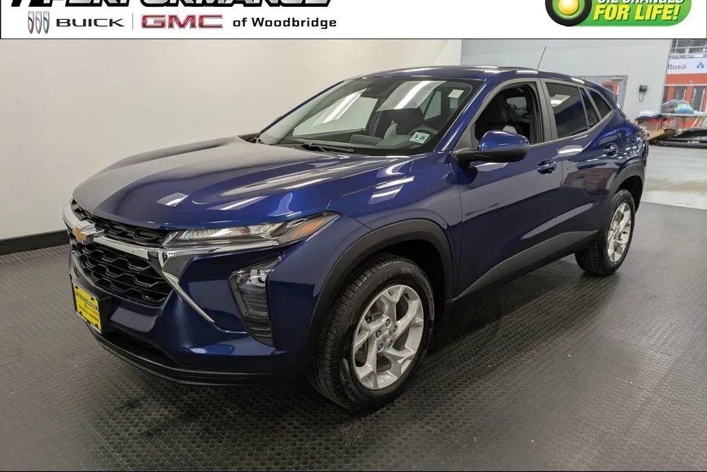 2024 Chevrolet Trax LS photo 1