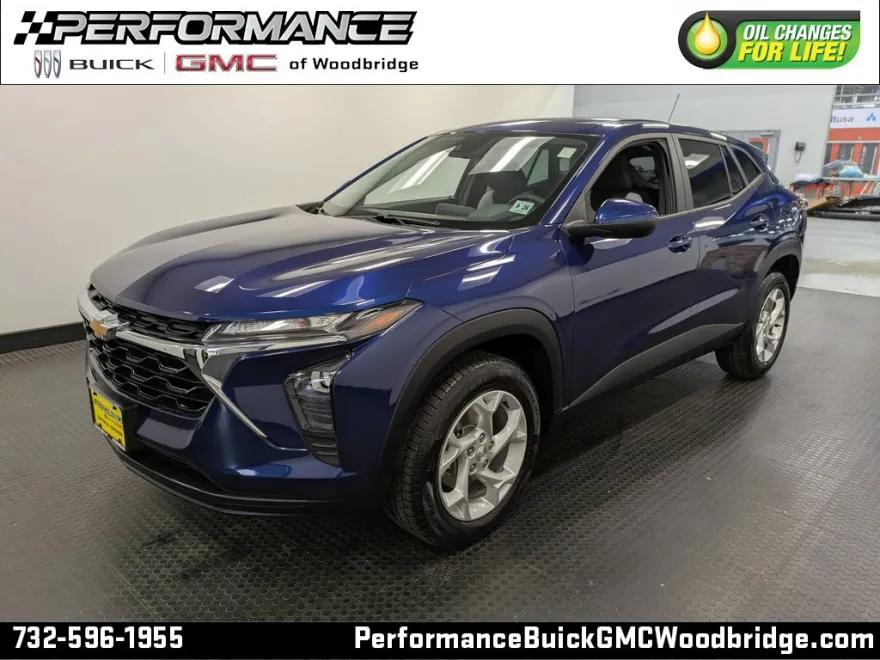 2024 Chevrolet Trax LS photo 1