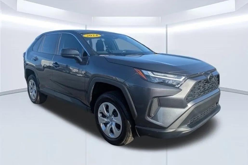 2024 Toyota RAV4 LE photo 1