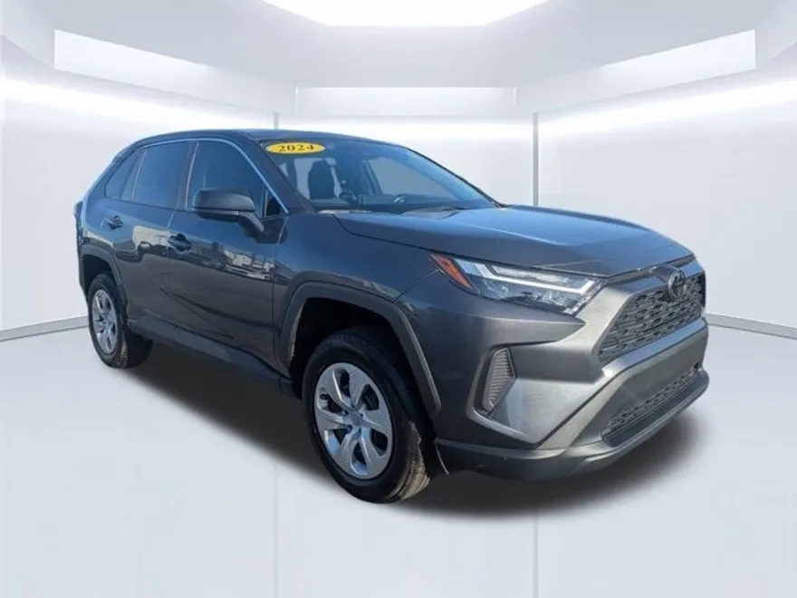 2024 Toyota RAV4 LE photo 1