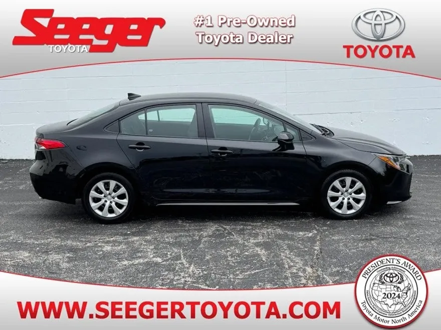 2025 Toyota Corolla LE photo 1